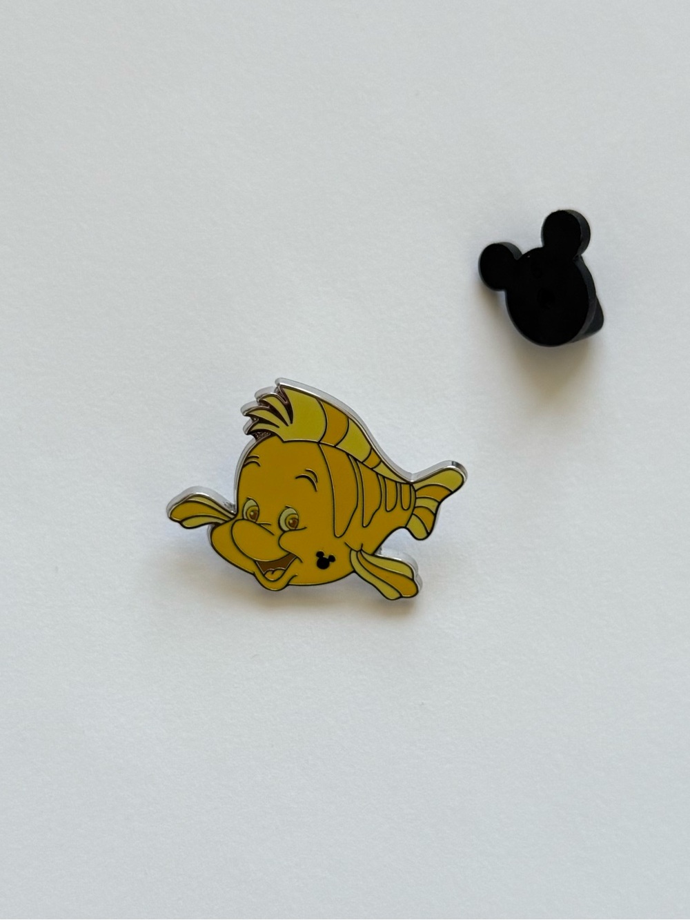 Disney Park Pin - Flounder - Hidden Mickey 2025 - Wave B